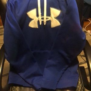 Medium Under Armour sweatshirt